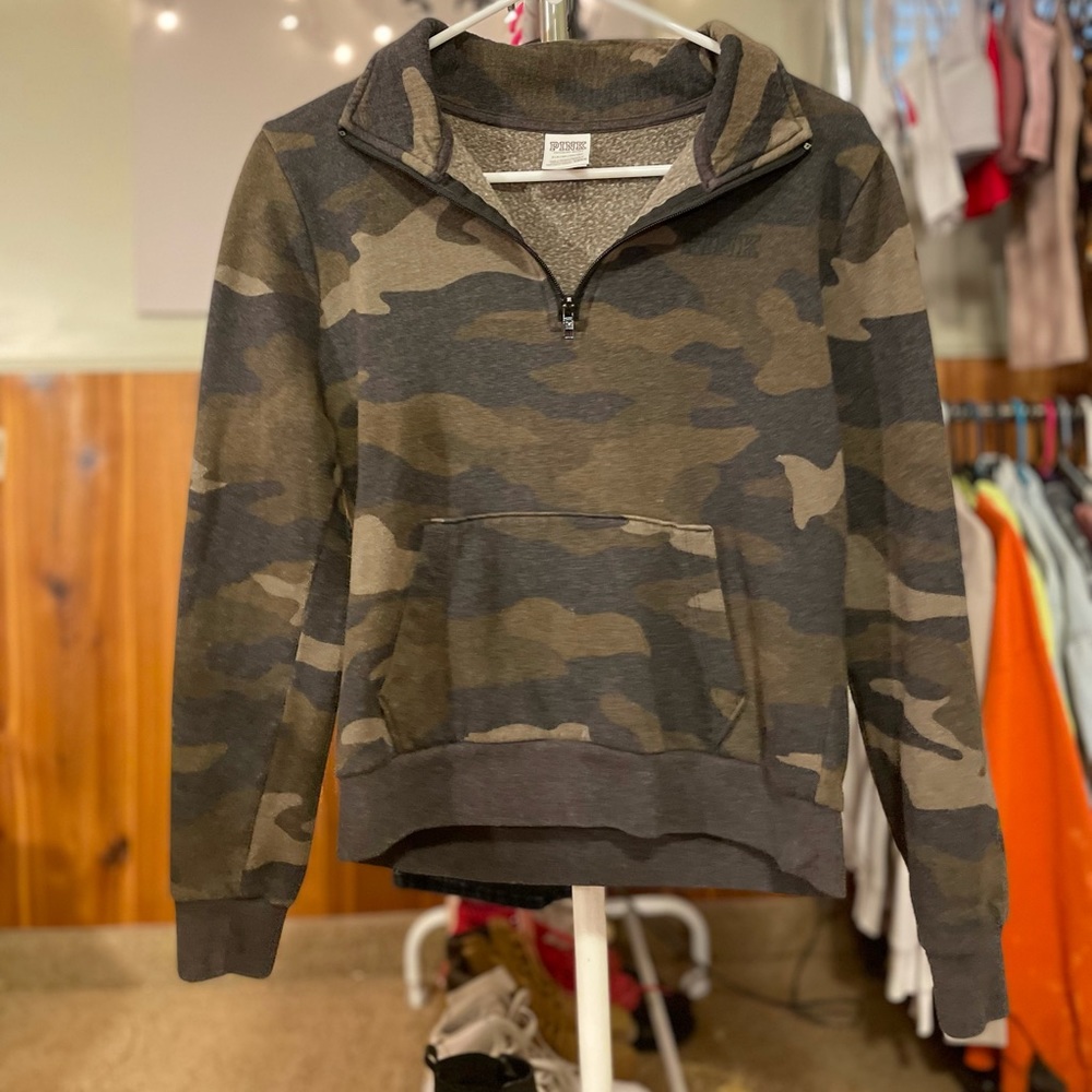 half zip camp sweater !